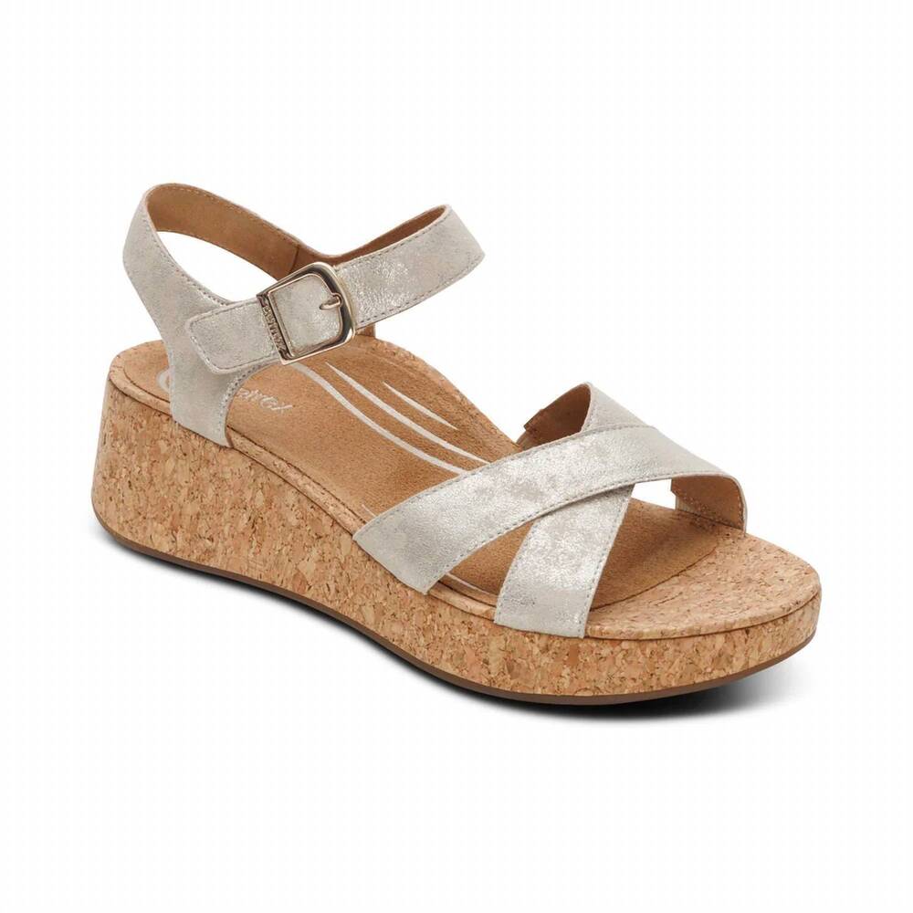 NEW AETREX women's flora wedge sandal in champagne